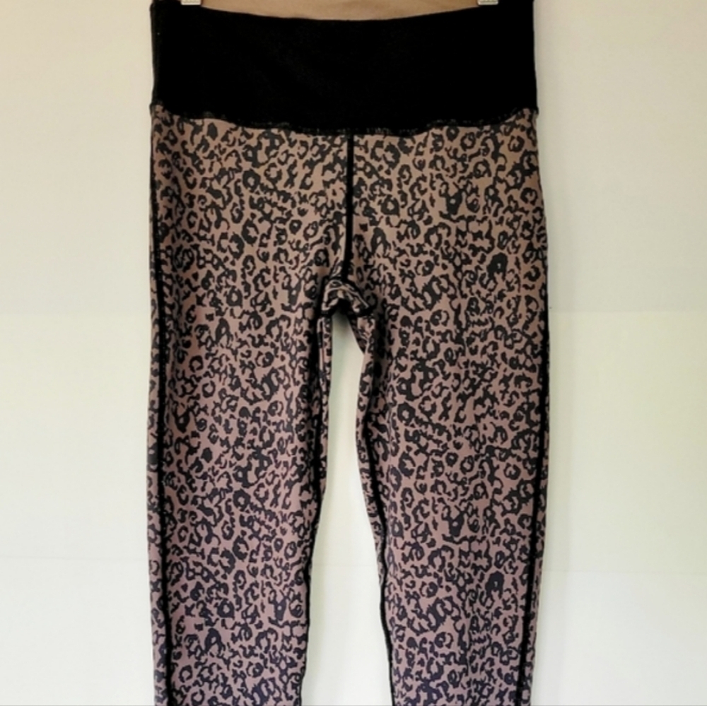Mono B Black and Brown Leggings with Form-Fitting Silhouette